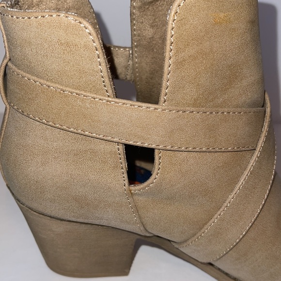 Rocket Dog Sasha Heeled Ankle Boots - Picture 9 of 16